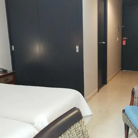 La Albarizuela 3*