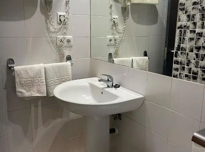 Hotel La Albarizuela 3*